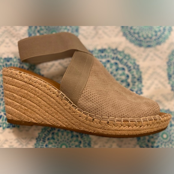 Gentle Souls Signature Kenneth Cole Colleen Espadrille Wedge 8.5 shoes stretch - Picture 3 of 7